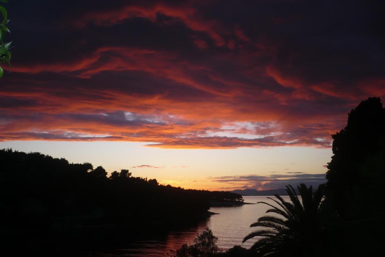 Ferienwohnung Sunset By The Sea Splitska Exterior foto