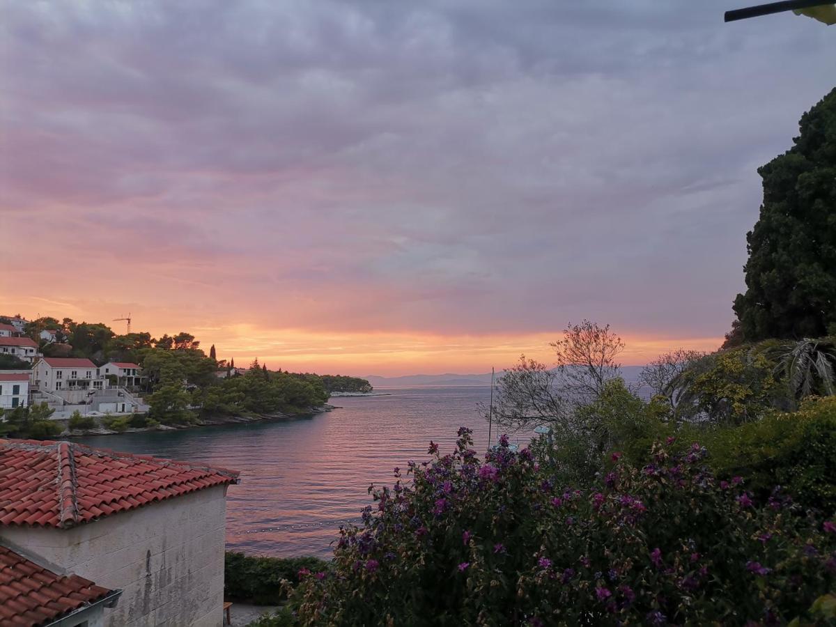 Ferienwohnung Sunset By The Sea Splitska Exterior foto